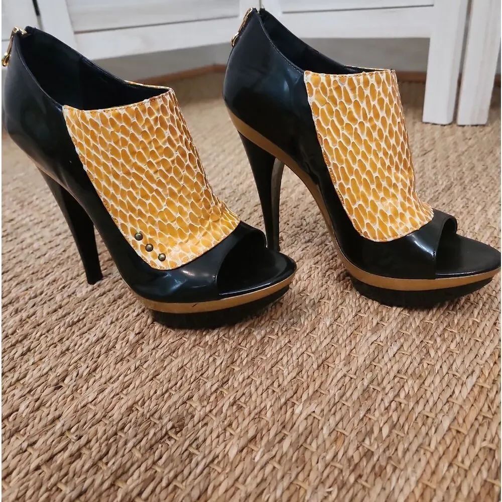 Gil Carvalho Black and Yellow Snake-Print Peep-Toe Platform Heels Size 8